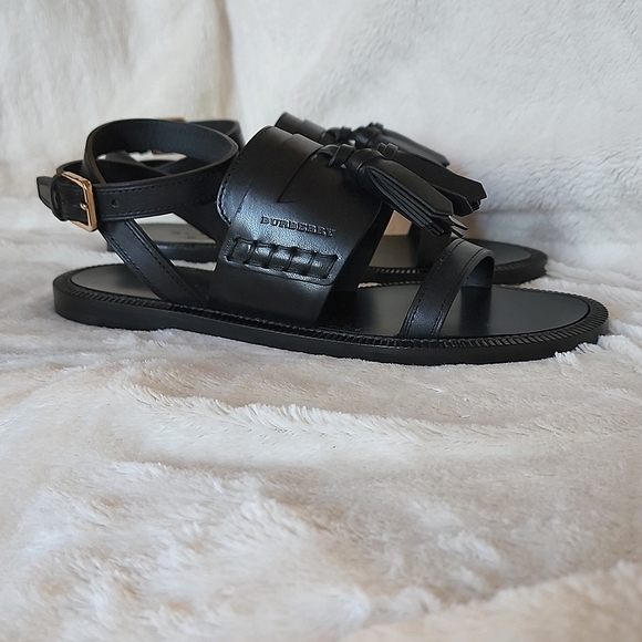 Burberry black flat leather sandals, size 35 - Picture 2 of 5